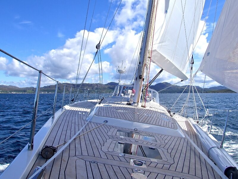 service-yacht-deck